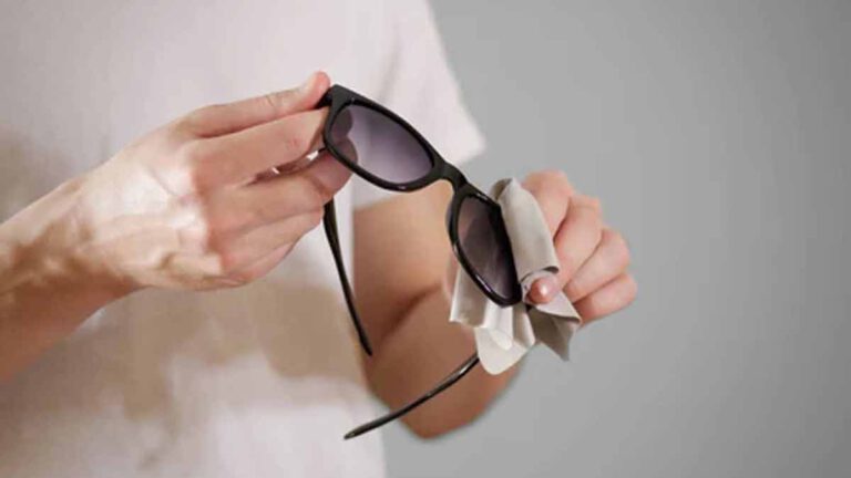 L'astuce infaillible pour nettoyer ses lunettes correctement et les rendre comme neuves sans les abîmer !